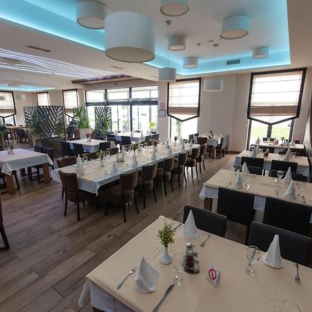 Hotel Crystal Pecinci Eksteriør billede